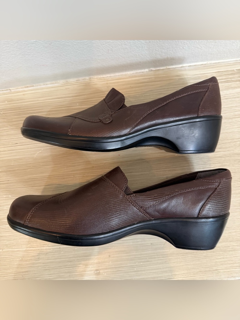 Clarks Women's Brown Slip-On Comfort Loafers size 9 - Picture 6 of 7